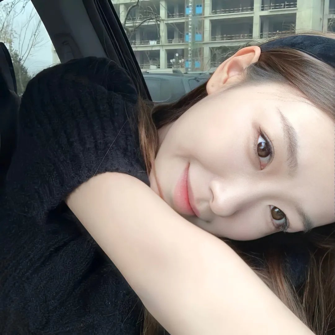 微笑的苹吉